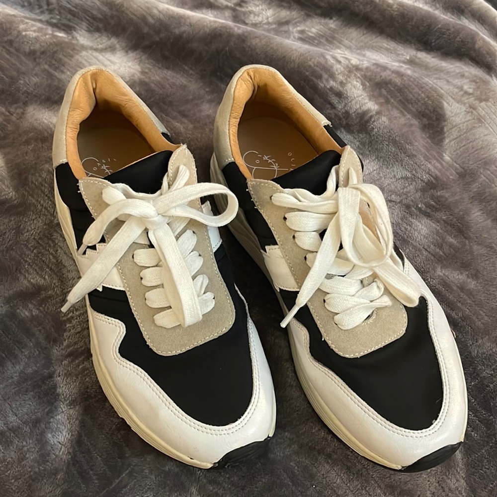 Oasis society sneakers from VICI BOUTIQUE super comfy black tan cream size 9